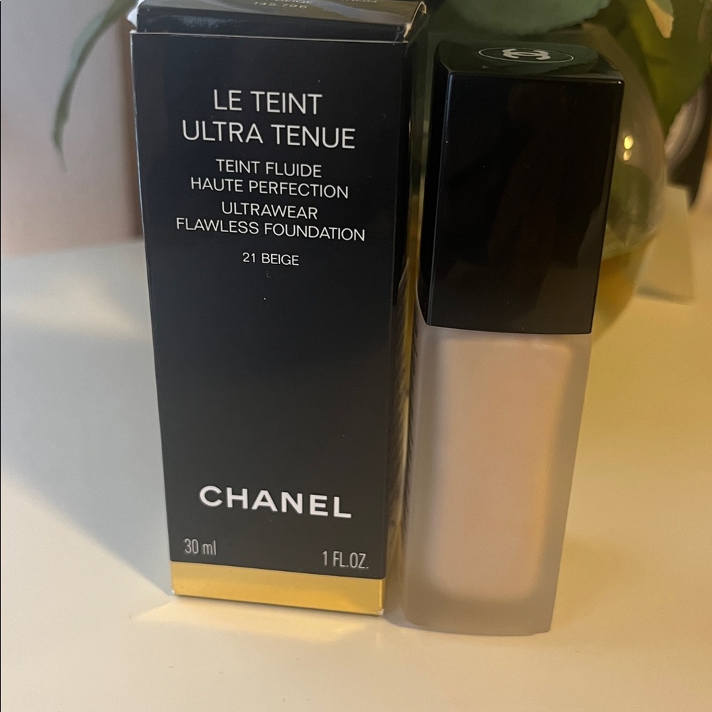 CHANEL Le Teint Ultra Tenue Foundation - Beige 21 - Picture 2 of 3